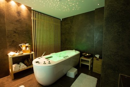 Unterwasserdruckmassage mit Lichttherapie 40 min.