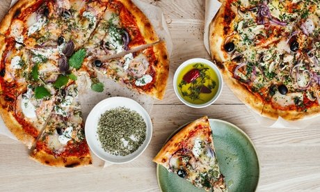 Für 1 Person: Pizza oder Pasta nach eigenen Wünschen gestalten inkl. Getränk