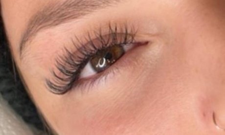 Wimpernverlängerung (Neuset) in der 1:1-Technik