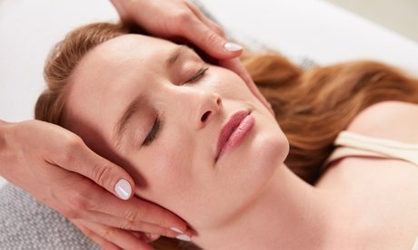 Inkl. Ultraschall: Beauty-Paket mit Lichttherapie Mikrodermabrasion Ampulle und Hand- oder Kopf-Massage