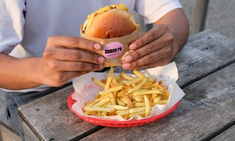 Beef oder vegetarischer Burger nach Wahl inkl. Pommes für 4 Personen