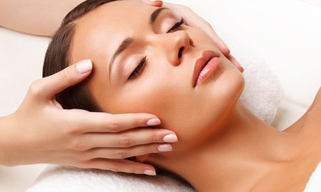 Ca. 60 Min. Aqua-Facial-Gesichtsbehandlung inkl. Getränk
