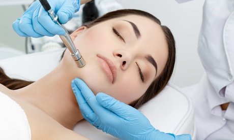 30 Min. Mikrodermabrasion für das Gesicht inkl. 20 Min. Augenbrauenkorrektur für 1 Person