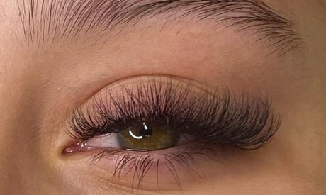 Wimpernverlängerung mit 2D-3D-Volumentechnik