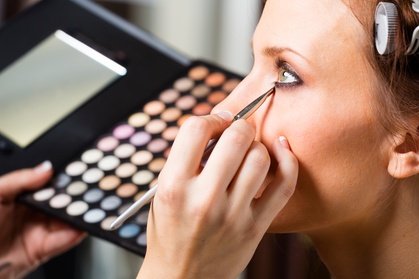 Für 1 Person: Tages-Make-up inkl. Getränke für Damen