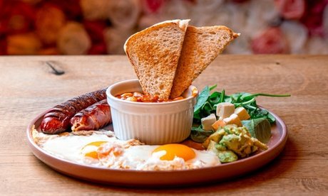 Für 4 Personen: Frühstück nach Wahl & Heißgetränk