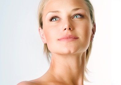 Anti-Aging-Behandlung für Gesicht mit Microneedling und Hyaluron