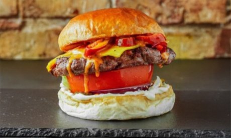 Für 4 Personen: Saftiger Burger nach Wahl inklusive Pommes