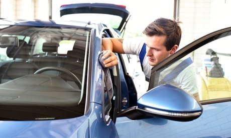 Professionelle Premium-Autoaufbereitung mit Intensivpflege für innen und außen für 1 Pkw