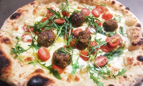 Für 4 Personen: Pizza nach Wahl (einlösbar von Mo.-Do.)