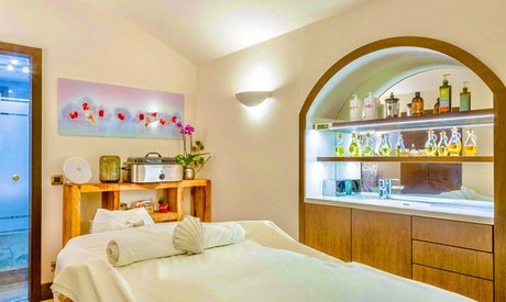 Wellness Deluxe für 1 Person: 60 Min. QMS Luxury Anti-Aging Behandlung inkl. Sauna und Dampfbad