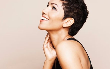 2 Behandlungen mit dem Niedrig-Frequenz-Laser à 30 Min. mit Willkommensgetränk für 1 Person