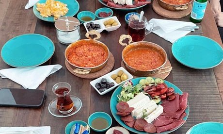 Für 4 Personen: Türkisches Frühstück (vor Ort oder zum Mitnehmen)
