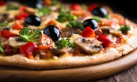 Für 4 Personen: Italienisches 3-Gänge-Menü mit Pizza nach Wahl