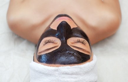 Herz-Paket: Klassische Gesichtsbehandlung& Augenbrauen- oder Wimpern-Lifting für 1 Person