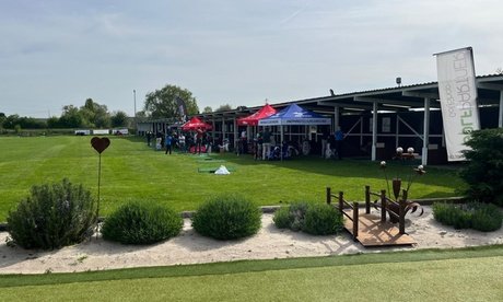 Für 2 Personen: 50 Min. Golfstunde mit Tageskarte inkl. Bällen