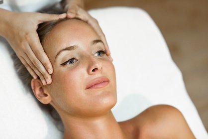 90 Min. Gesichtsbehandlung „Perfect Glow“ mit Microneedling und BB Glow für 1 Person