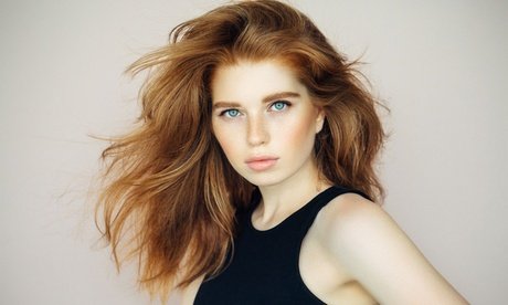 Für Damen: Waschen Schneiden Föhnen + Haar-Kur & Getränk (für alle Haarlängen)