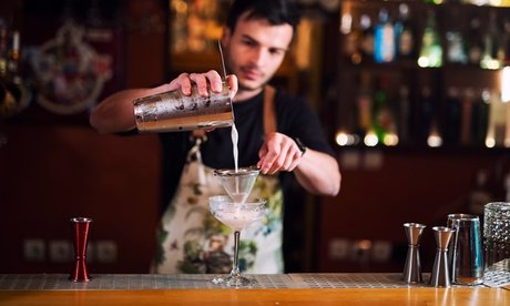 Für 2 Personen: Cocktail-Workshop mit Tapas (einlösbar Fr. - Sa.)