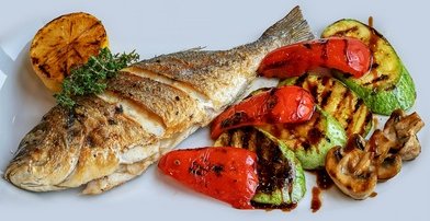 Für 2 Personen: Dorade mit Kartoffeln und Gemüse