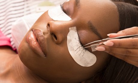 Wimpern- und Augenbrauen-Lifting