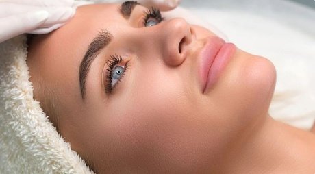 90 Min. Basic-Gesichtsbehandlung für 1 Person