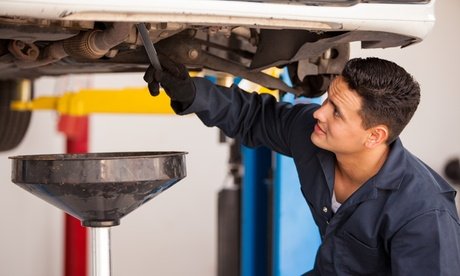 Öl- und Ölfilterwechsel inkl. Ölentsorgung für deinen PKW