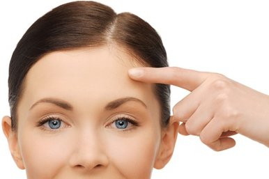 Mit max. 2 ml Hyaluronsäure an 1 Zone nach Wahl: Hyaluron-Faltenbehandlung