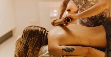 60 Min. Ganzkörper-Kokosmassage inkl. Kokospeeling für 1 Person