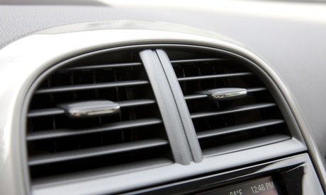 Inkl. Auffüllung mit bis zu 400 g des Kältemittels: Klimaanlagen-Wartung mit Desinfektion