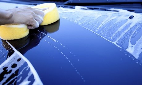 Inkl. Innenaufbereitung + Lederpflege & Polsterreinigung: Außenreinigung für 1 Pkw (klein/mittel) + Nano-Glasversieglung