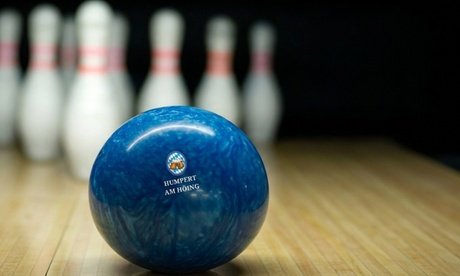 Für 8 Personen: 2 Std. Kegel-Spaß inkl. einem Bier & einer Riesen-Schweinshaxe (einlösbar Di.-Do.)