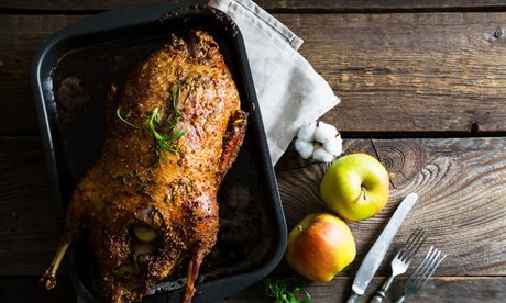 Weihnachtsgans zum Abholen mit Beilagen und Rotwein für 4 Personen