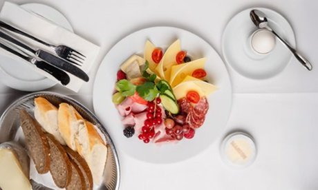 Für 4 Personen: Reichhaltiges Frühstück zum Teilen nach Wahl + je ein Eiergericht