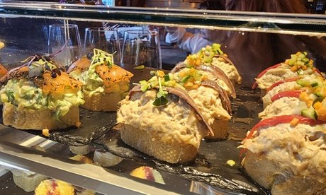 Luxuriöse Weinreise durch Spanien inkl. Tapas & Kaffee für 4 Personen