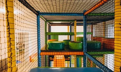 1 Eintrittskarte à 90 Min für 1 Erwachsenen und 2 Kinder (einlösbar von Di.-Fr.)