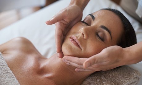 60 Min. Aromaöl-Massage & 70 Min. Gesichtsbehandlung