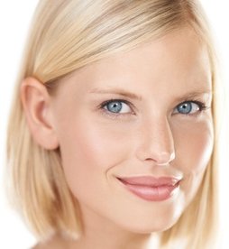 Faltenbehandlung mit bis zu 1 ml Hyaluronsäure für 1 Zone nach Wahl