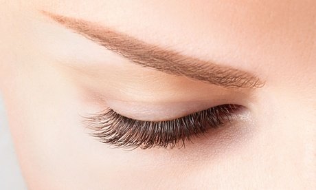 Ca. 40 Min. Wimpernlifting oder Augenbrauen-Laminierung für 1 Person