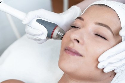 Inkl. Anti-Aging-Stammzellentherapie: 60 Min. Aqua-Facial-Gesichtsbehandlung