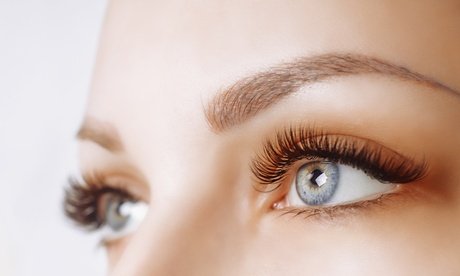 Microblading - sehr natürliche feine 3D-Härchenzeichnung für beide Augenbrauen