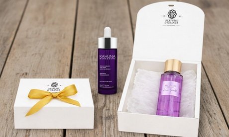 Set: Victoria s Secret Velvet Petals Body Mist 250 ml + Kahuna Benessere Serum mit Hyaluronsäure 30 ml in Geschenkbox