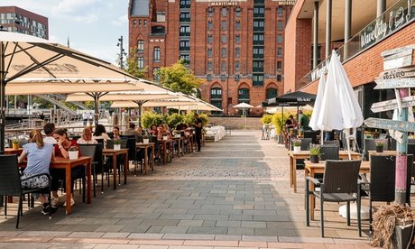 Für 4 Personen: Mittagsmenü mit Burger Beilage & Dessert (Einlösbar Mo. - Fr.: 12 - 15 Uhr)