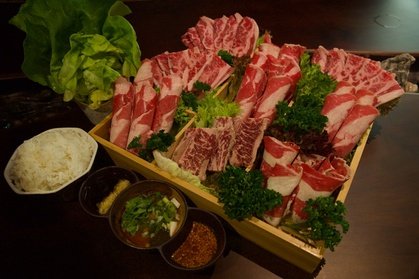 Signature BBQ für 4 Personen (1200g Mix-BBQ)