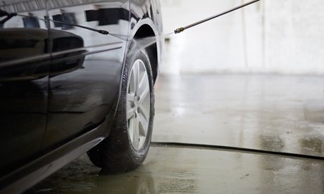 Mit namhaftem Wachs: PKW Außenwäsche und Innenreinigung (Basic) mit Lackaufbereitung für 1 Fahrzeug