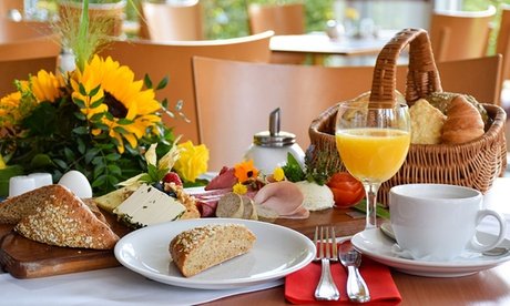 Für 4 Personen: Frühstücks-Buffet inkl Kaffee Wasser & Saft
