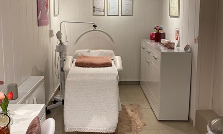 60 Min. Wellness-Gesichtsbehandlung inkl. Peeling Manupressur Augen-& Gesichtsmassage & Willkommensgetränk für 1 Pers.