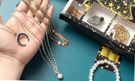 Adventskalender für Damen mit 24 Schmucküberraschungen