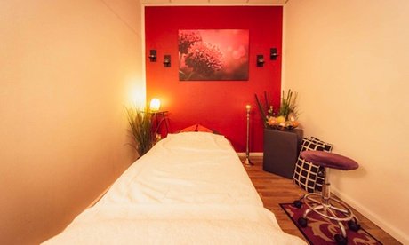 60 Min. Kräuterstempel-Massage für 1 Person