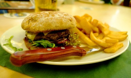 Für 1 Person: Burger-Menü inkl. Getränk Salat und Pommes